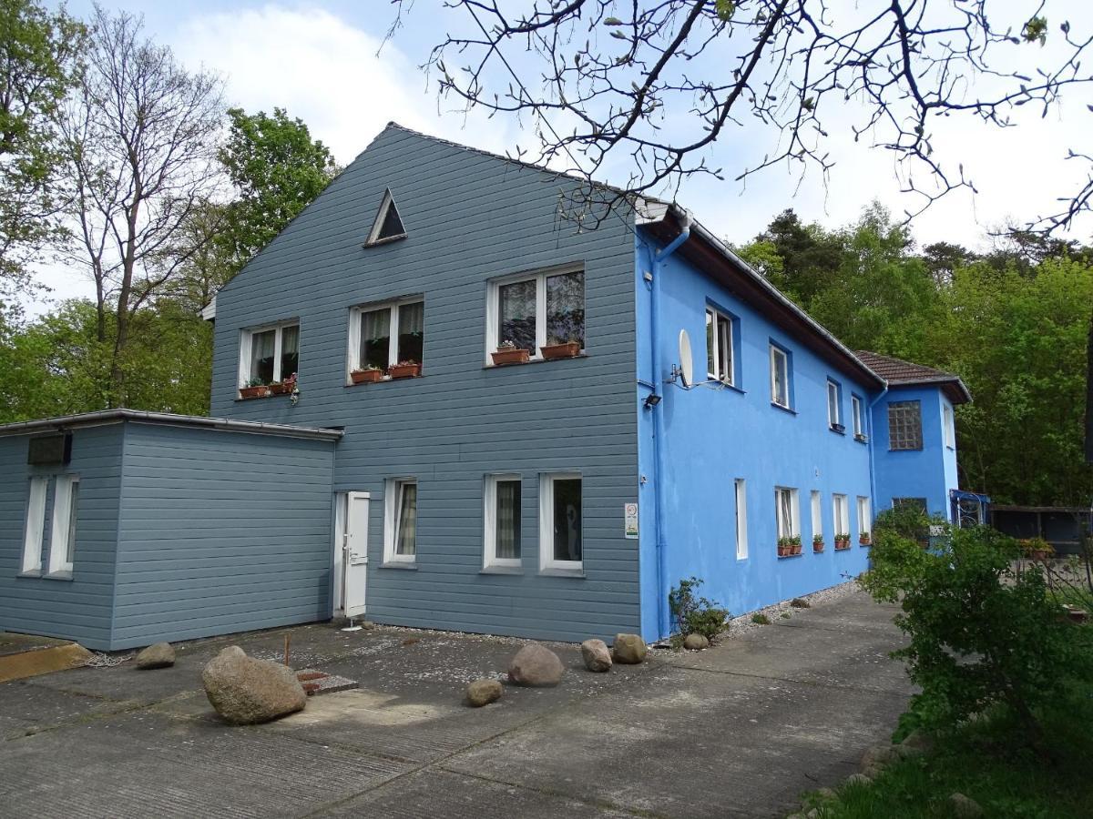 فندق Bastorfفي  Gasthof Blaues Haus المظهر الخارجي الصورة