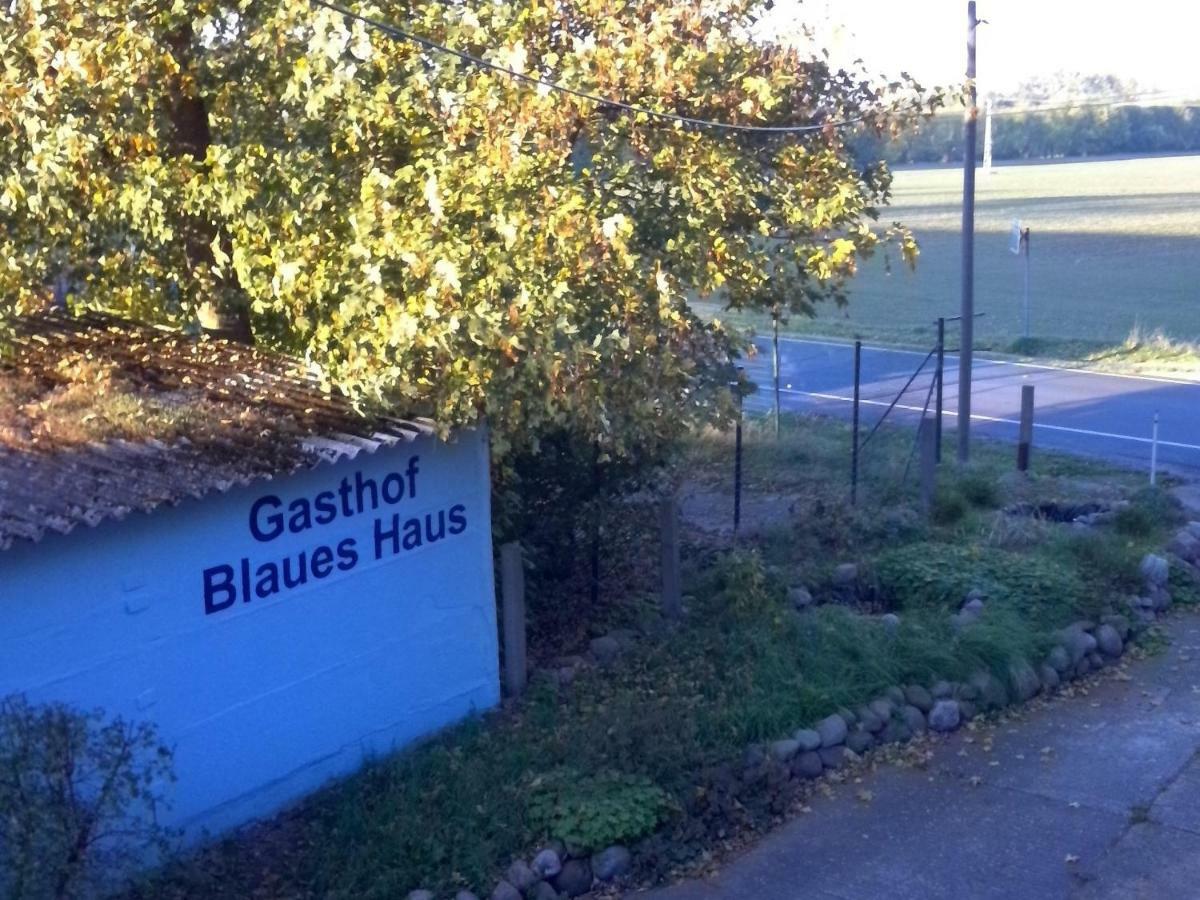 فندق Bastorfفي  Gasthof Blaues Haus المظهر الخارجي الصورة